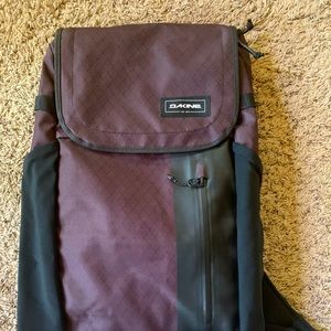 NEW Dakine 25L Backpack